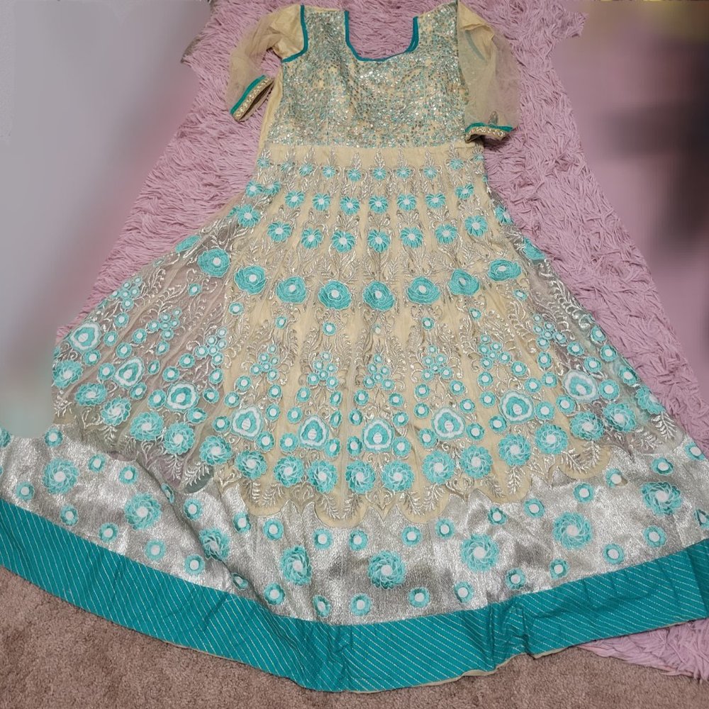 Dress - Picture 2 of 2
